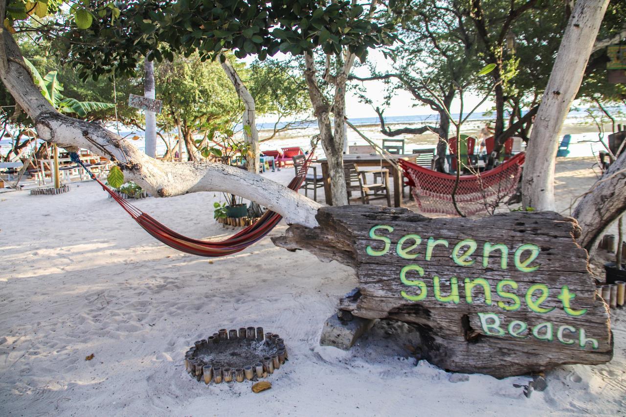 Serene Beach Villa Гили Траванган Экстерьер фото